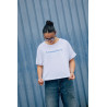 Camiseta cómoda y holgada blanca con palabra central ARRAUNLARI, en honor a las remeras.