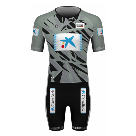 Negua es fabricante de ropa de remo | platanito de remo al mejor patrón de la liga masculina Eusko Label.